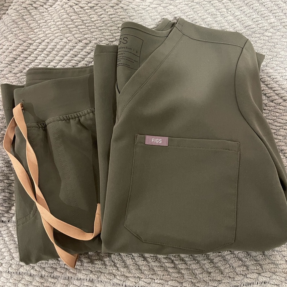Figs olive green scrub set